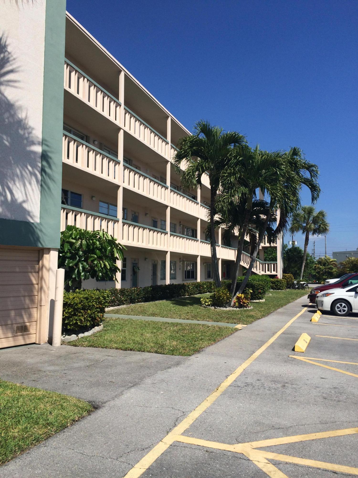 SOUTHAMPTON CONDO - Residential