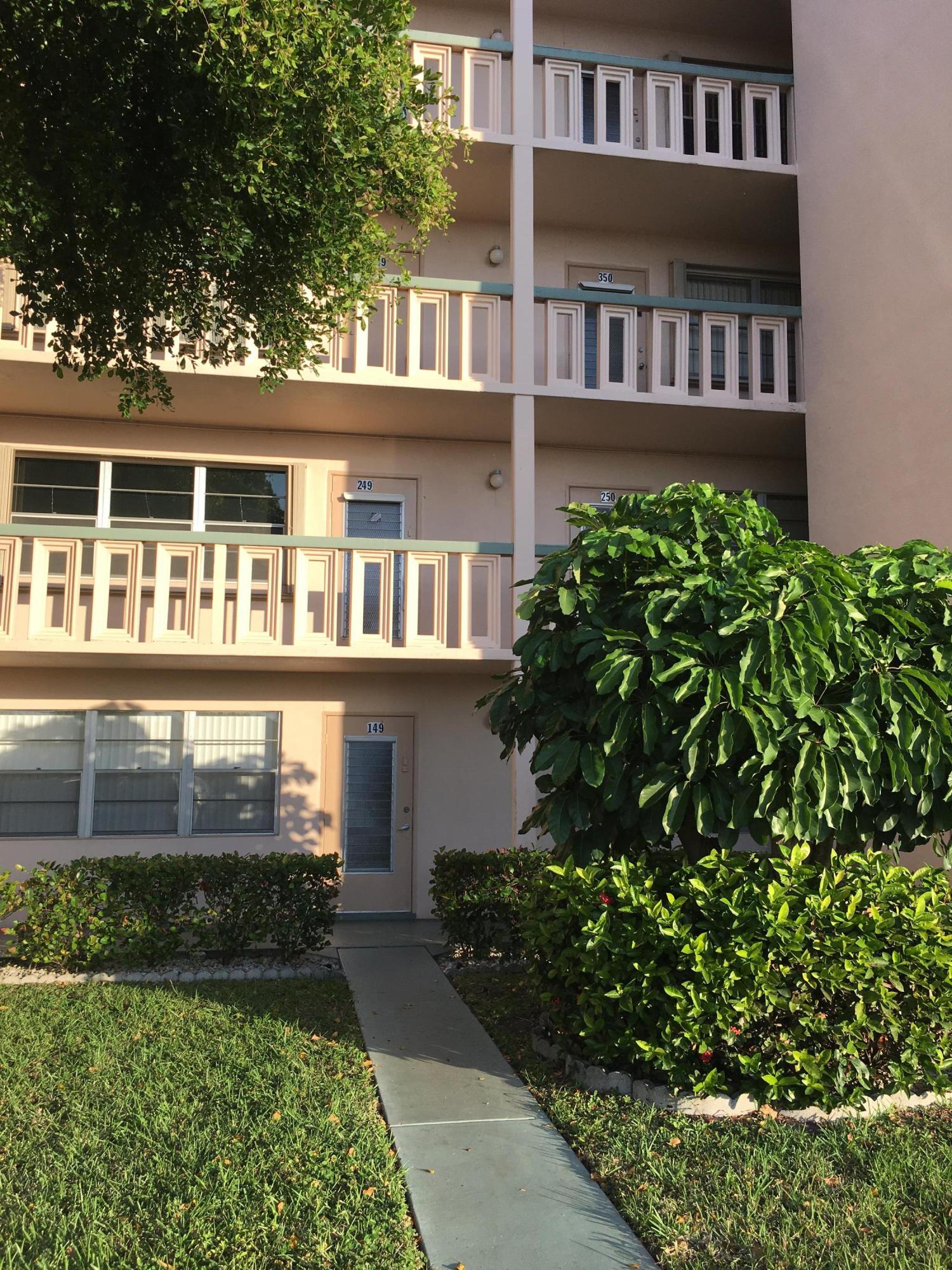 SOUTHAMPTON CONDO - Residential