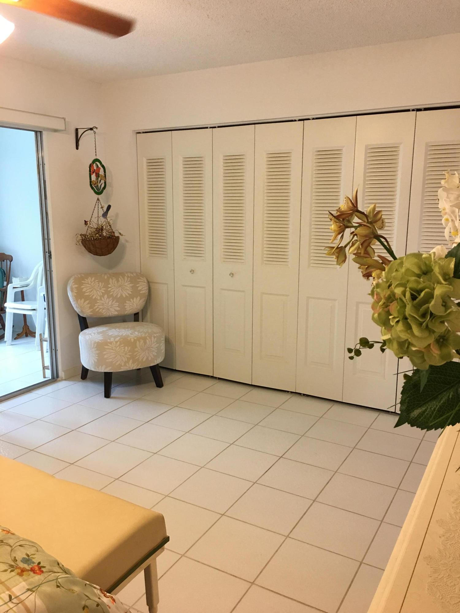 SOUTHAMPTON CONDO - Residential