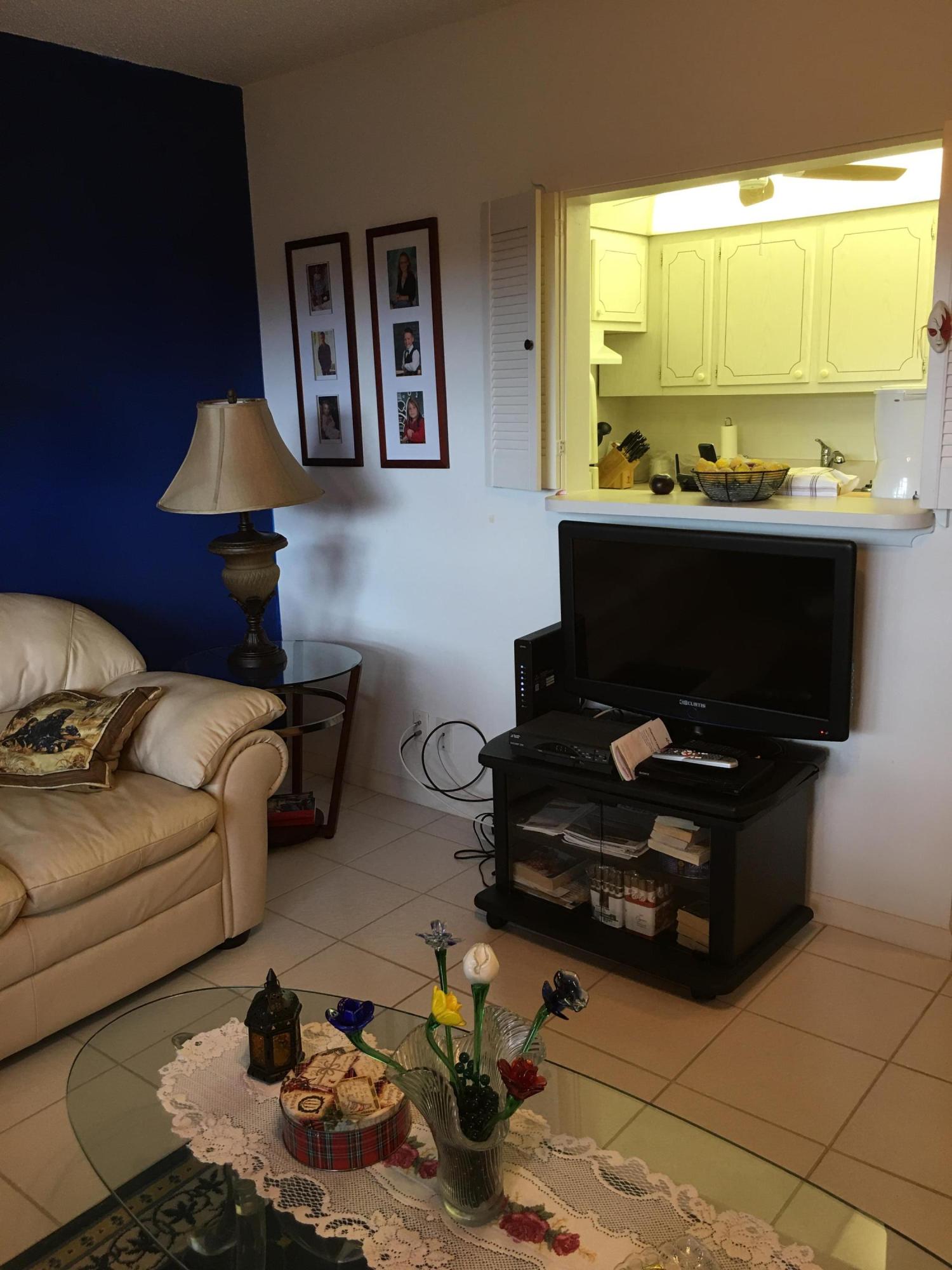 SOUTHAMPTON CONDO - Residential