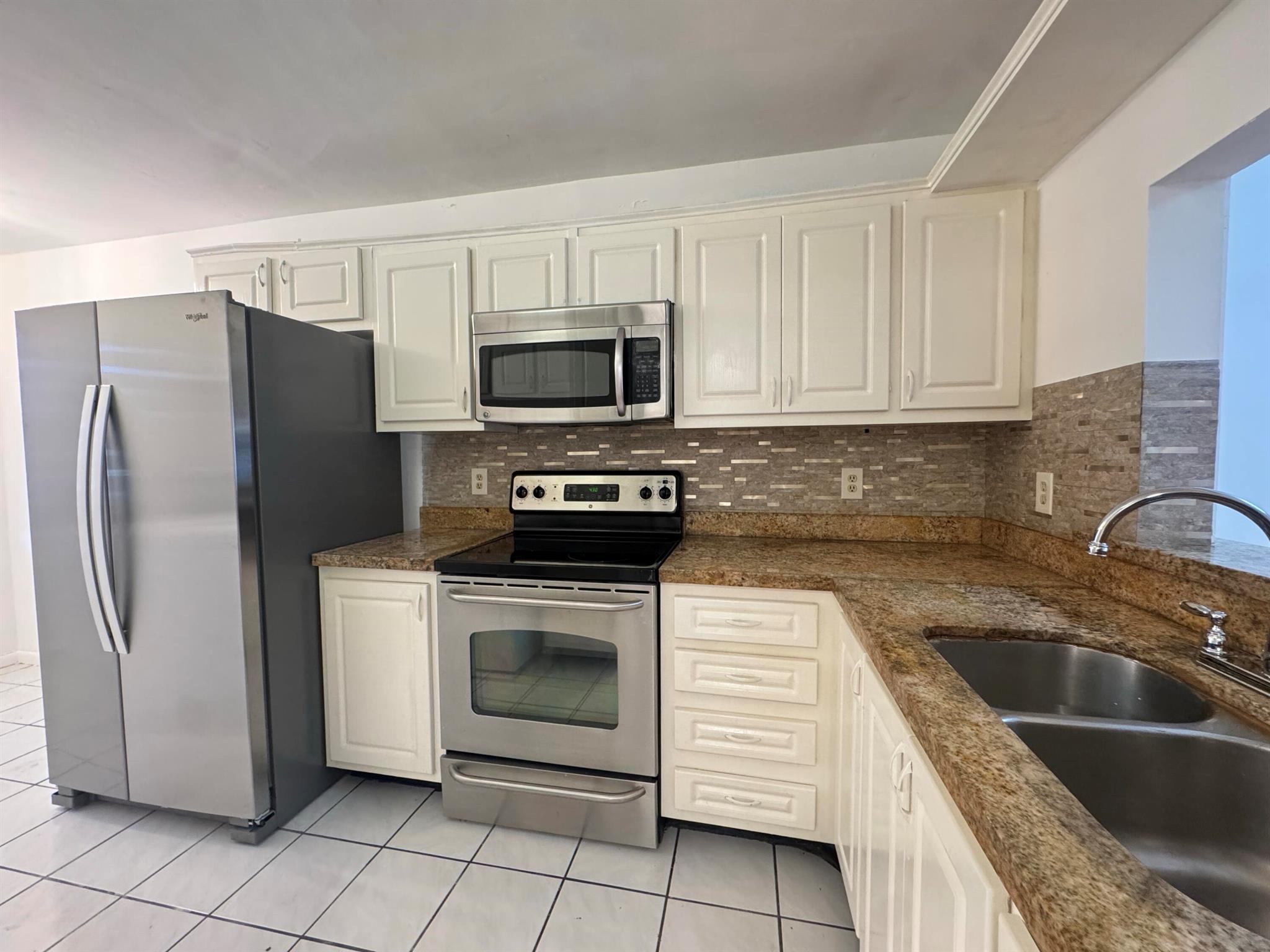 DELRAY OAKS CONDO - Residential Lease
