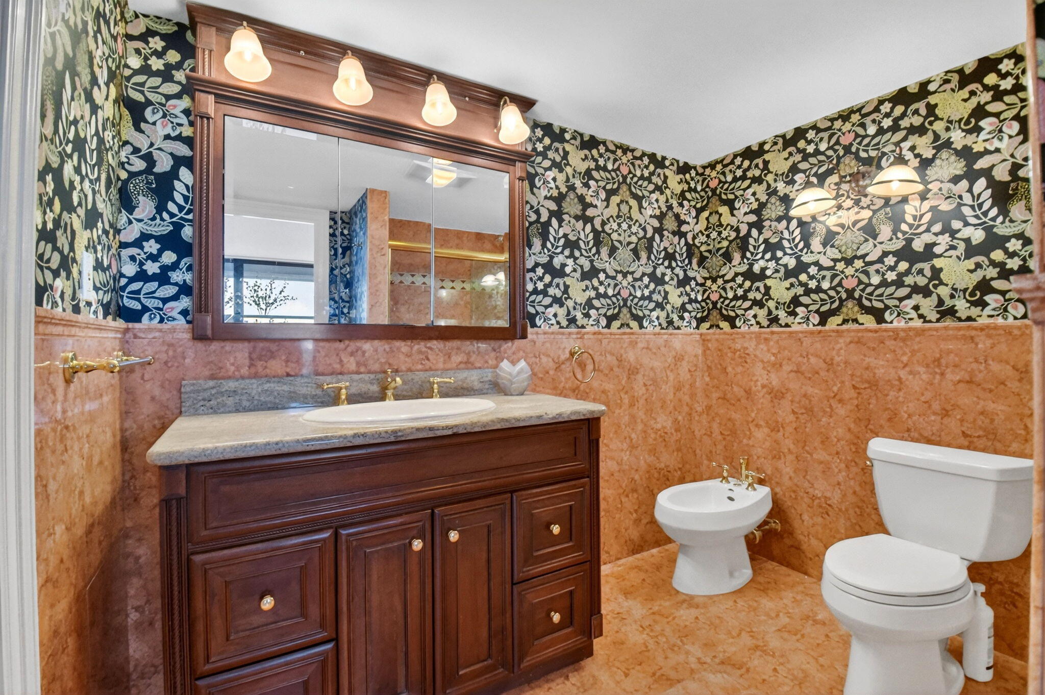 MAYFAIR HOUSE CONDO - Residential