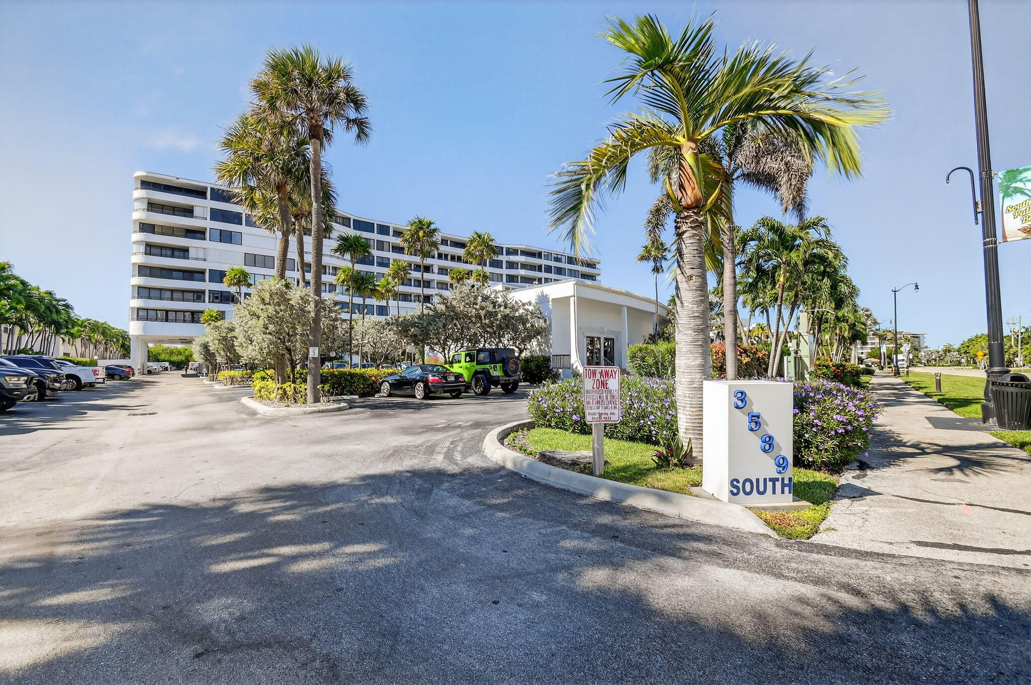 MAYFAIR HOUSE CONDO - Residential