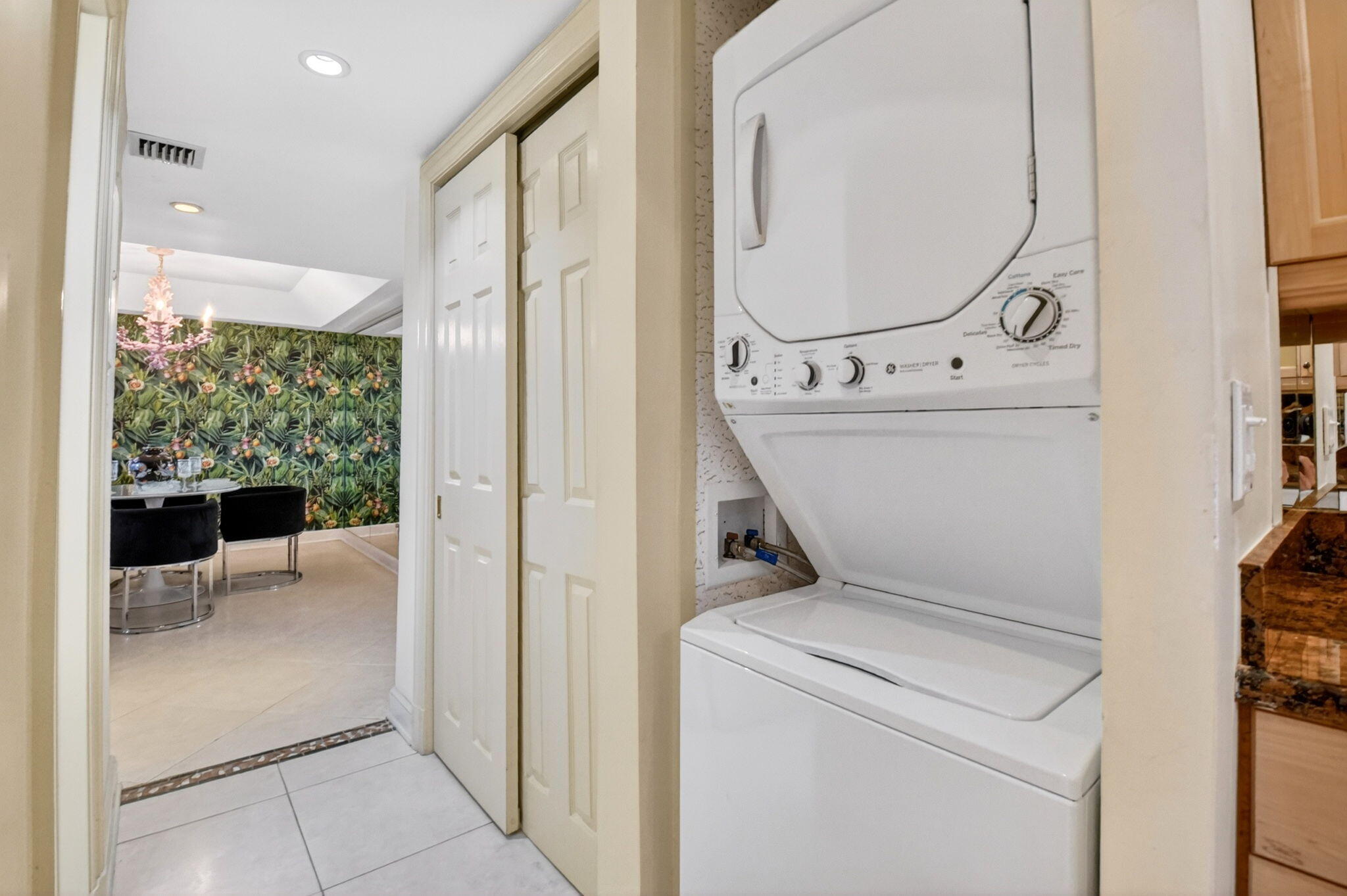 MAYFAIR HOUSE CONDO - Residential