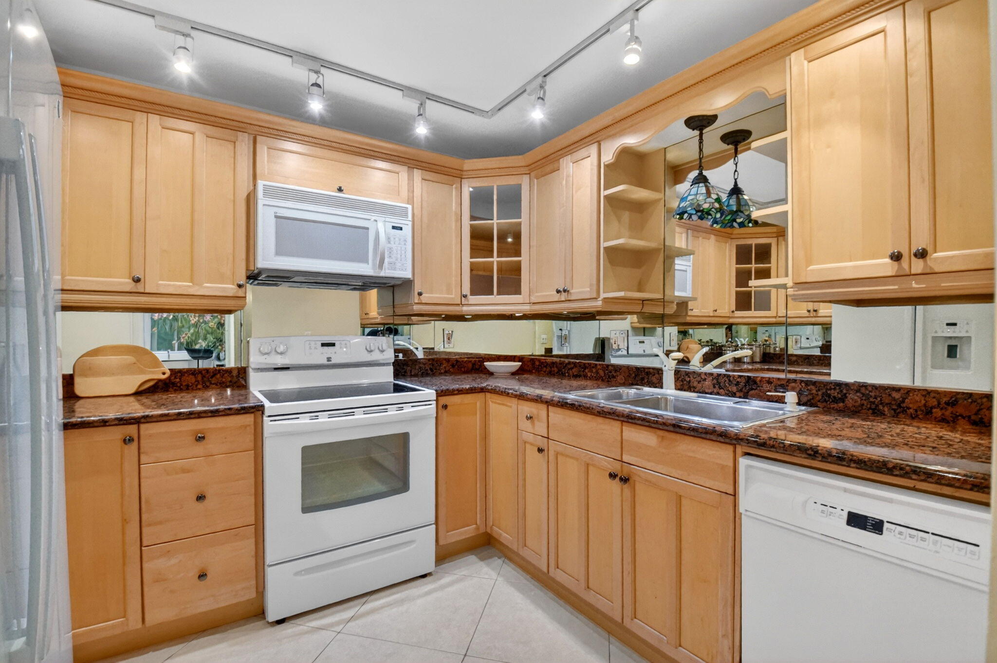 MAYFAIR HOUSE CONDO - Residential