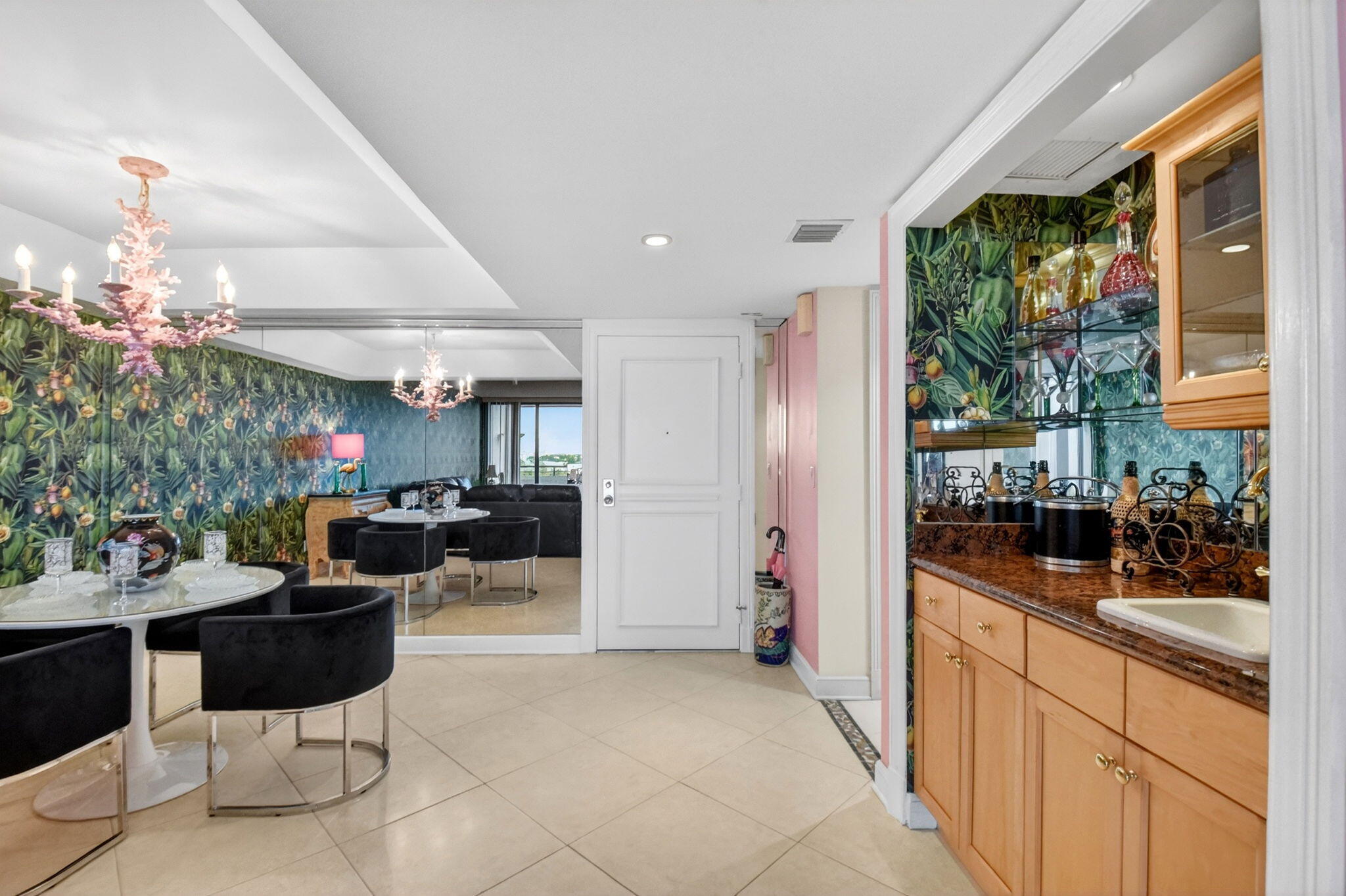 MAYFAIR HOUSE CONDO - Residential