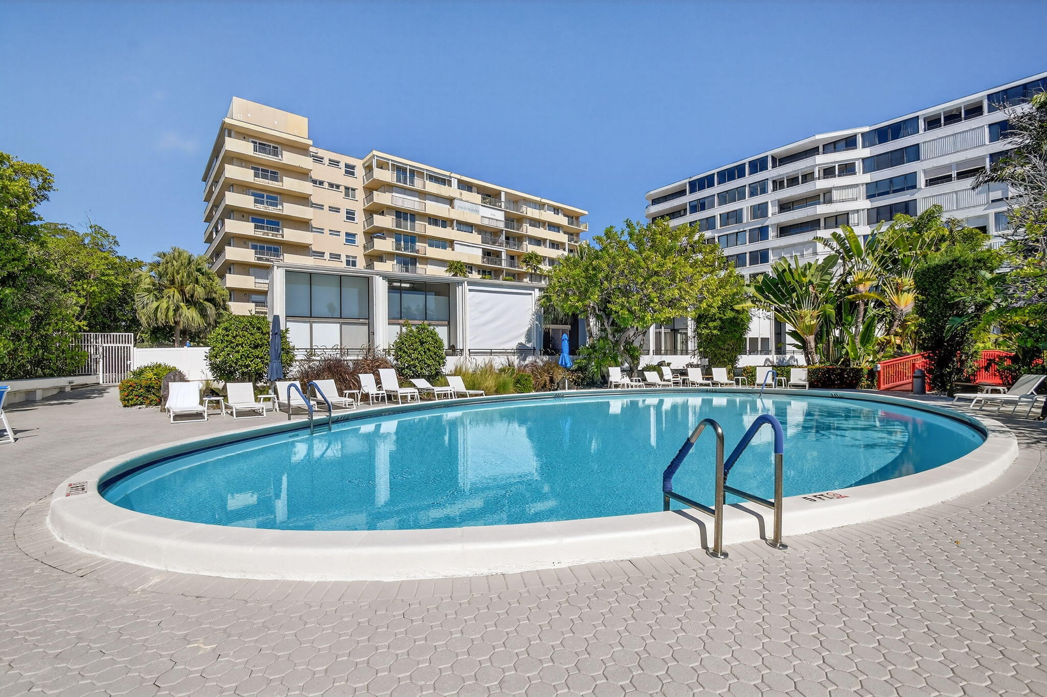 MAYFAIR HOUSE CONDO - Residential