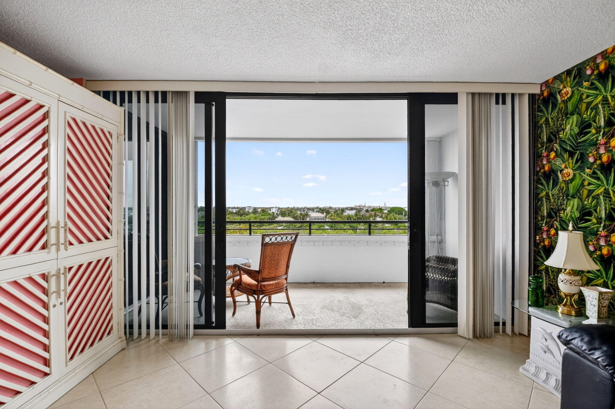 MAYFAIR HOUSE CONDO - Residential