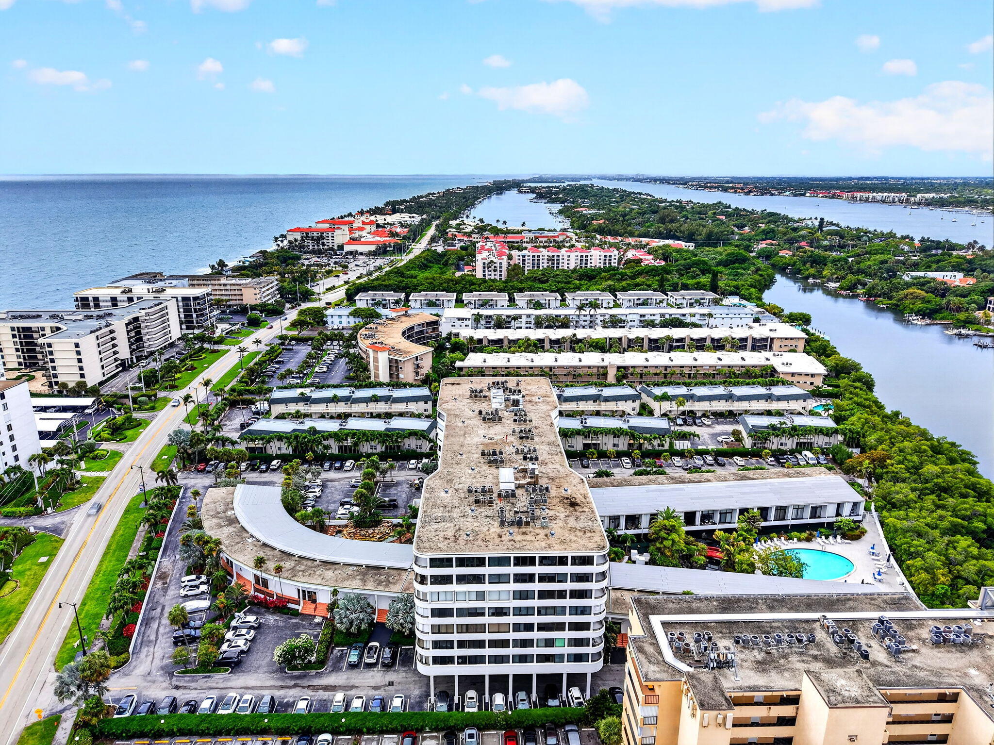 MAYFAIR HOUSE CONDO - Residential