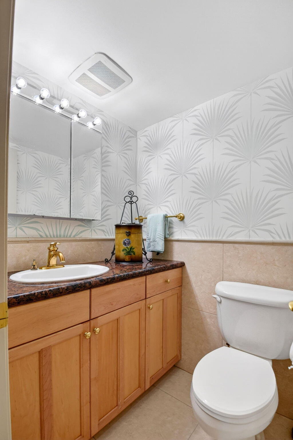 MAYFAIR HOUSE CONDO - Residential