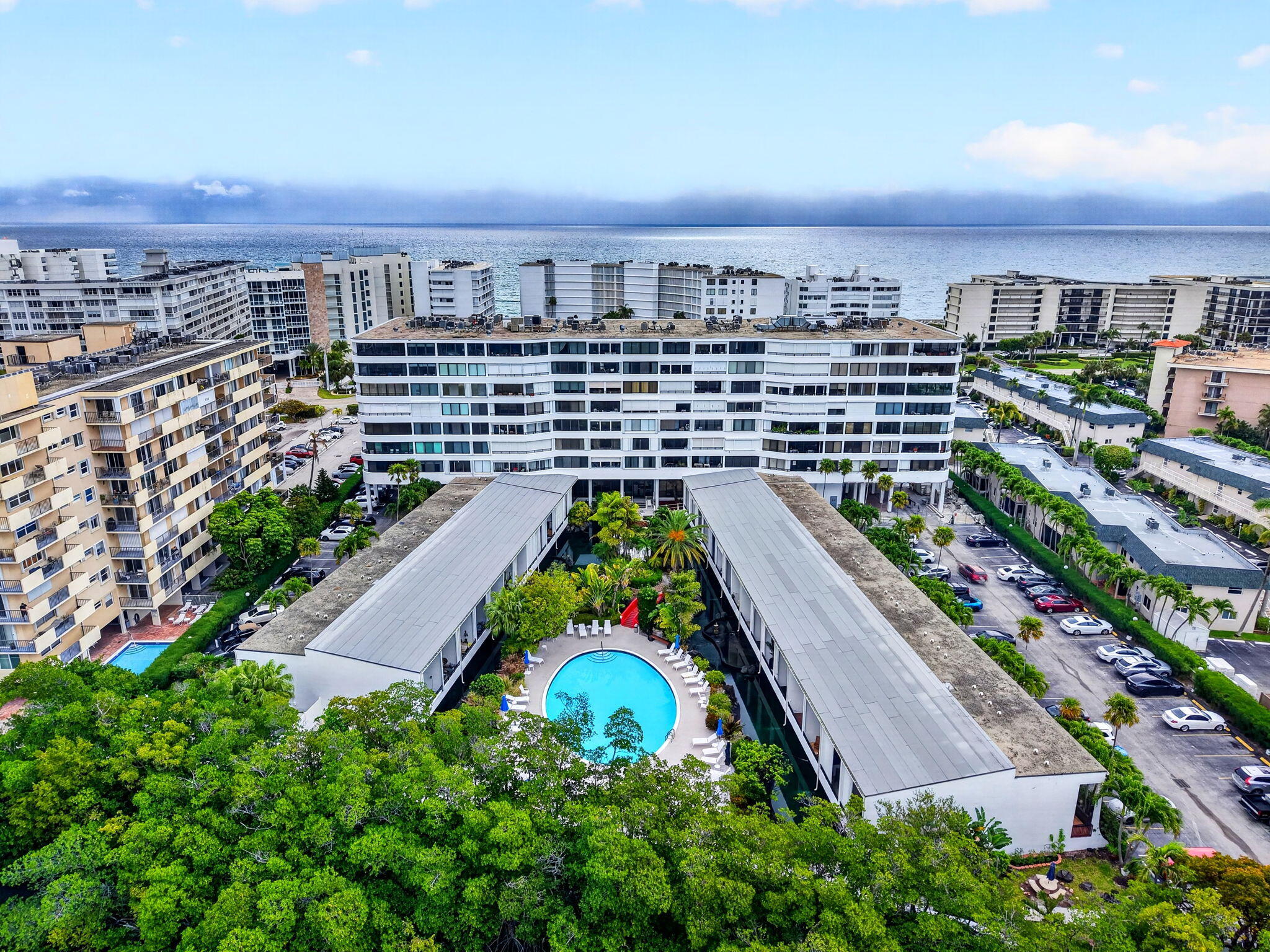 MAYFAIR HOUSE CONDO - Residential