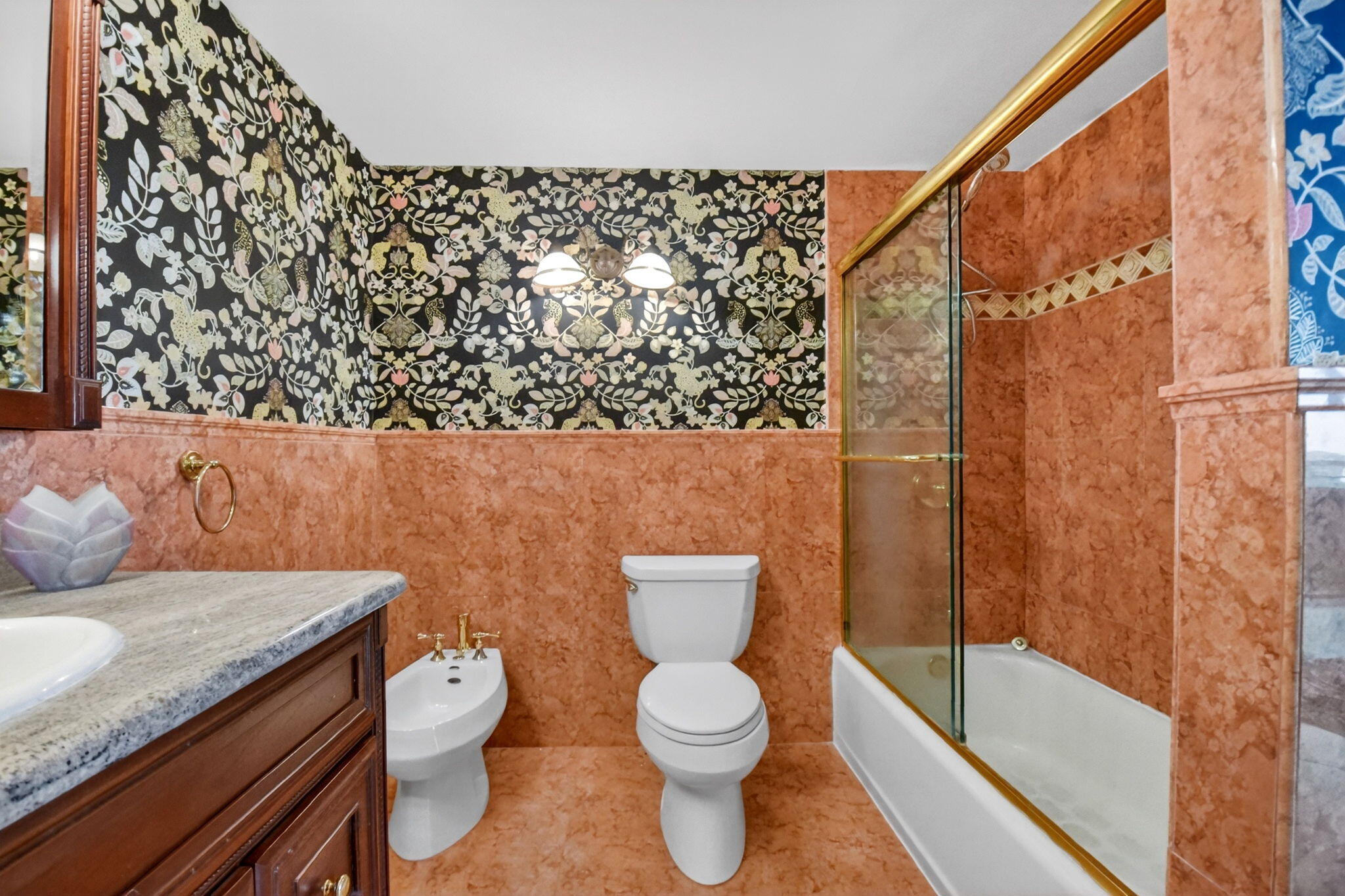 MAYFAIR HOUSE CONDO - Residential