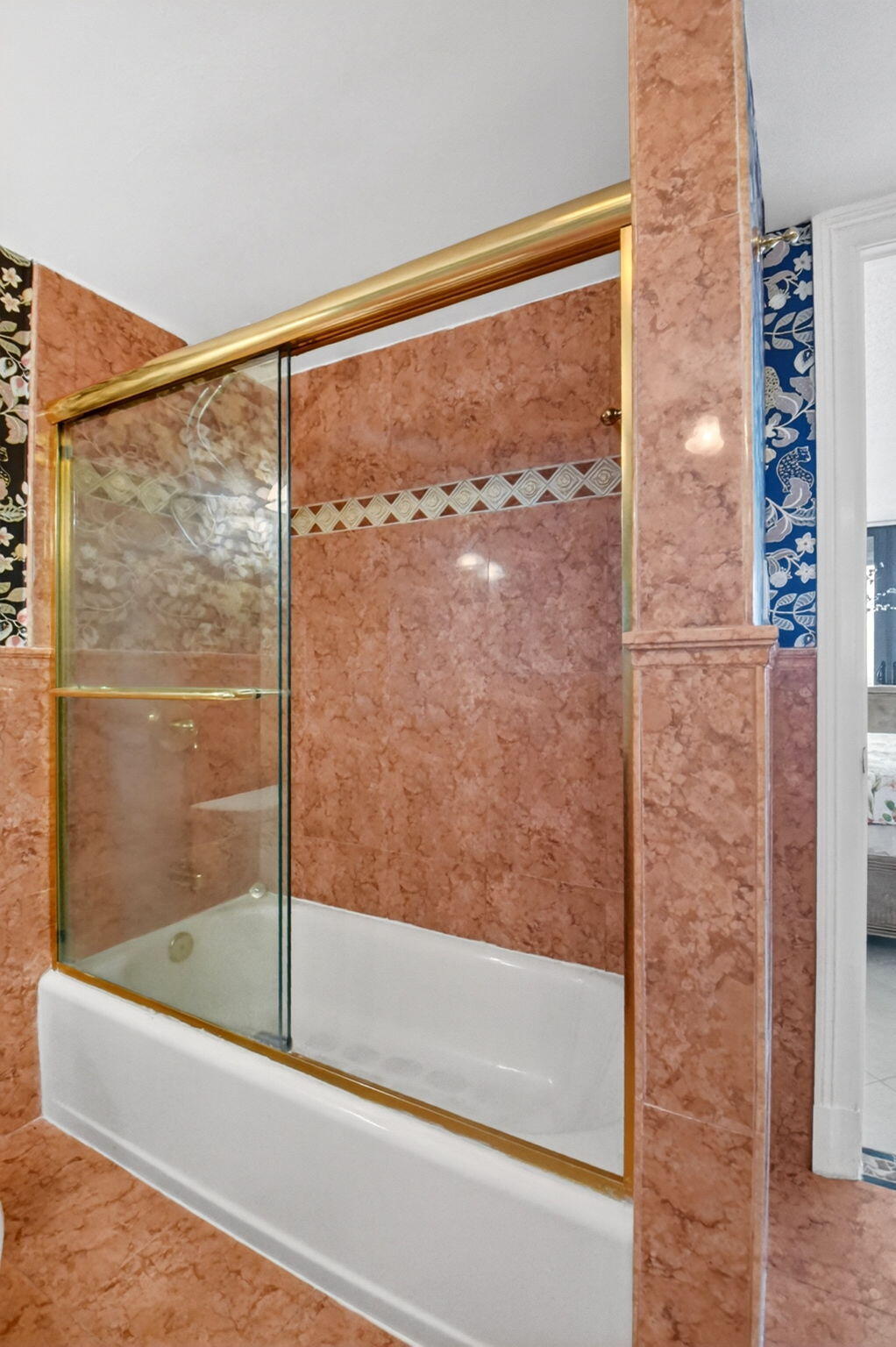 MAYFAIR HOUSE CONDO - Residential