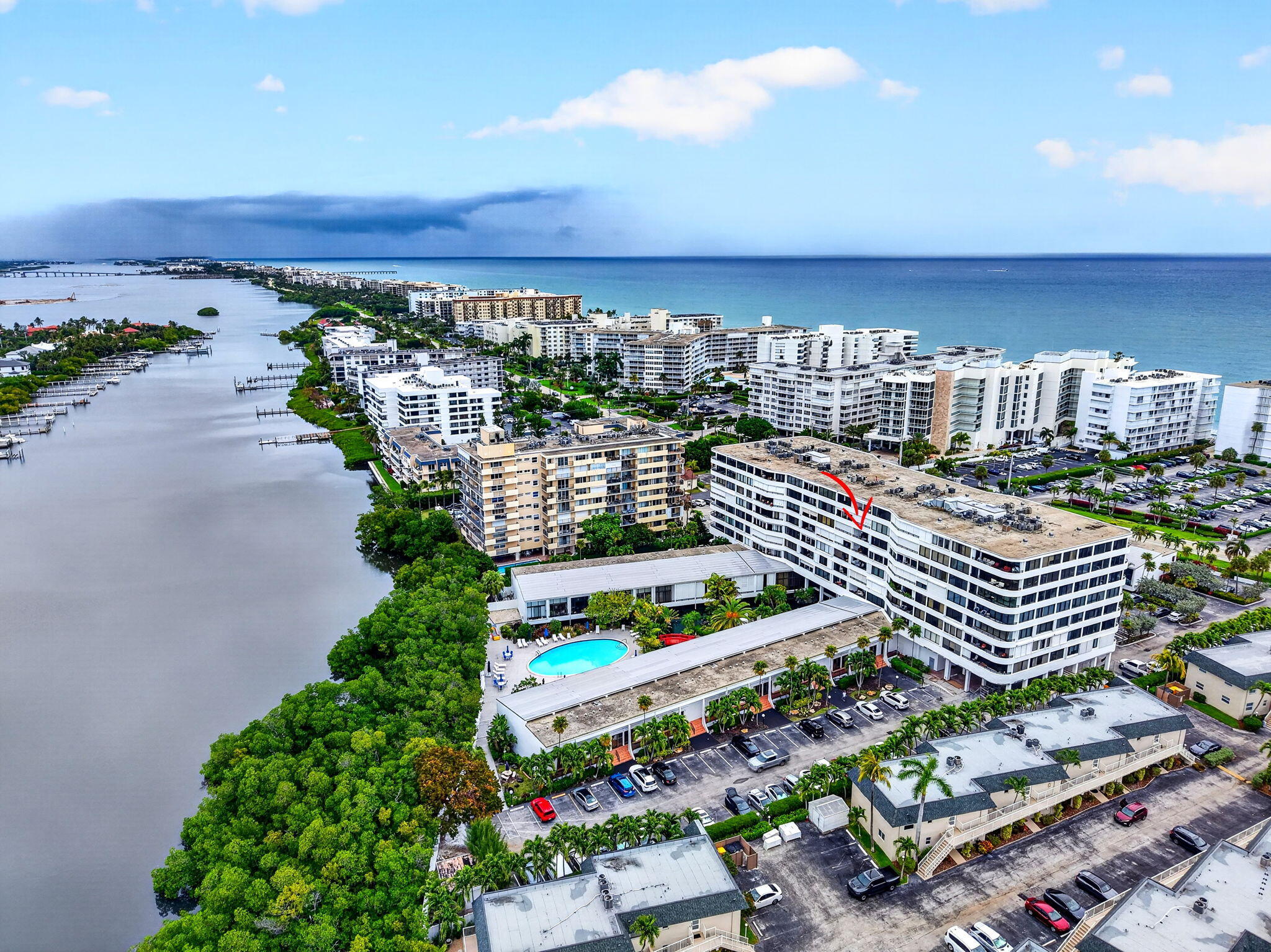 MAYFAIR HOUSE CONDO - Residential