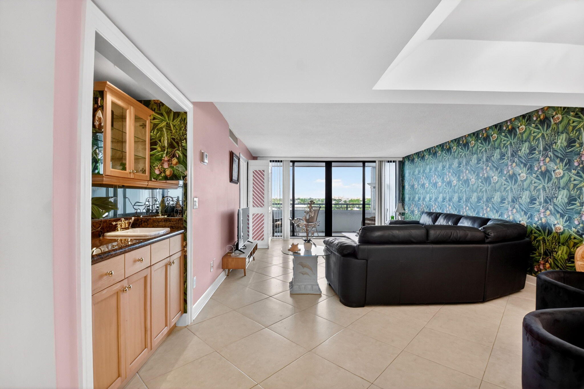 MAYFAIR HOUSE CONDO - Residential