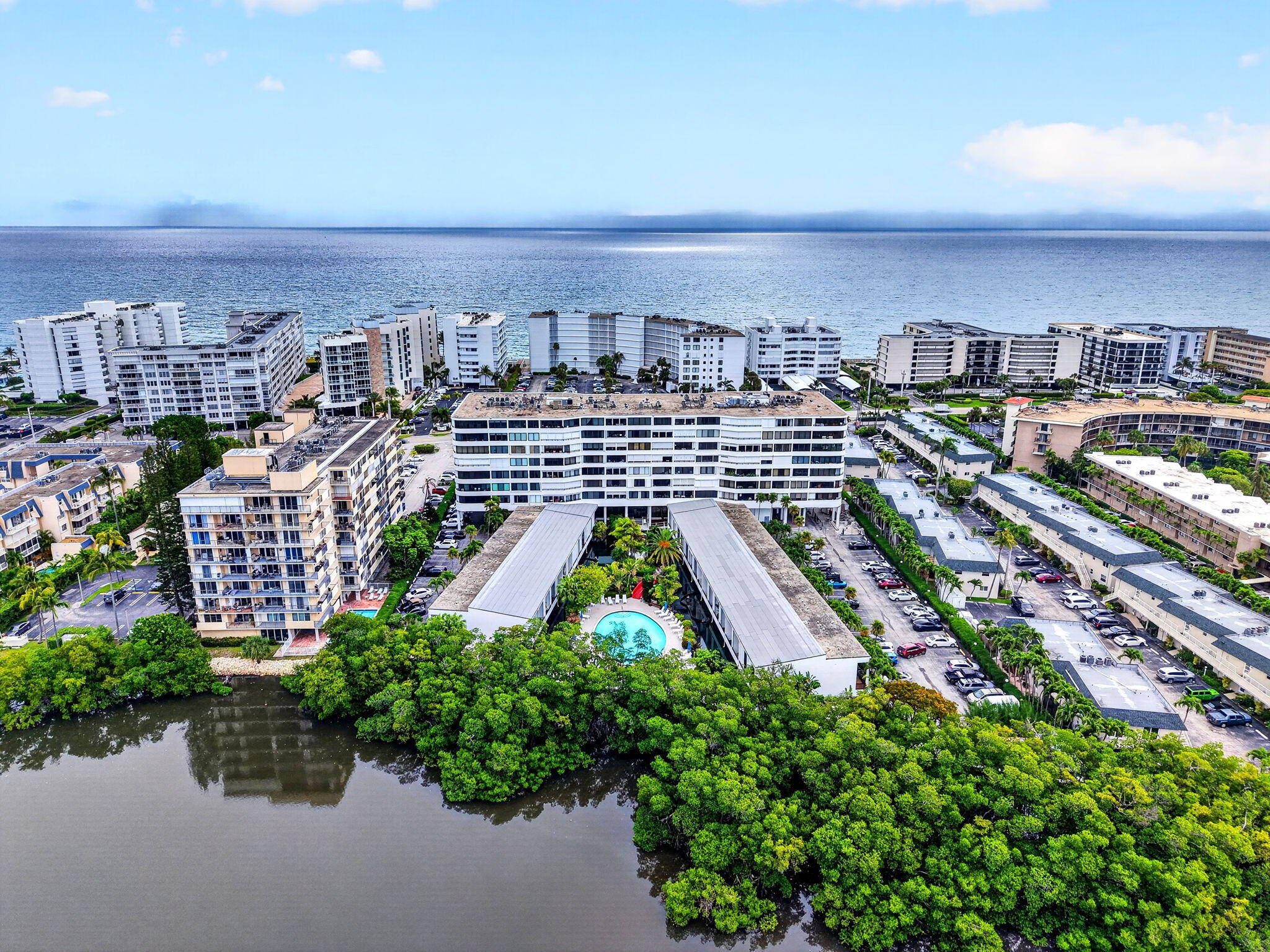 MAYFAIR HOUSE CONDO - Residential