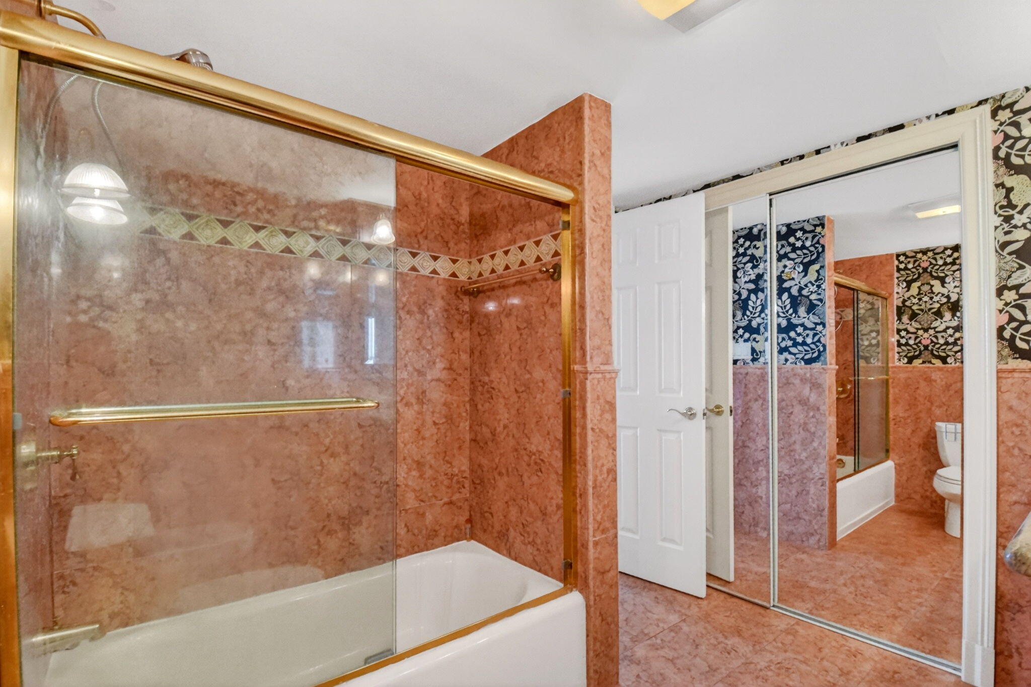 MAYFAIR HOUSE CONDO - Residential