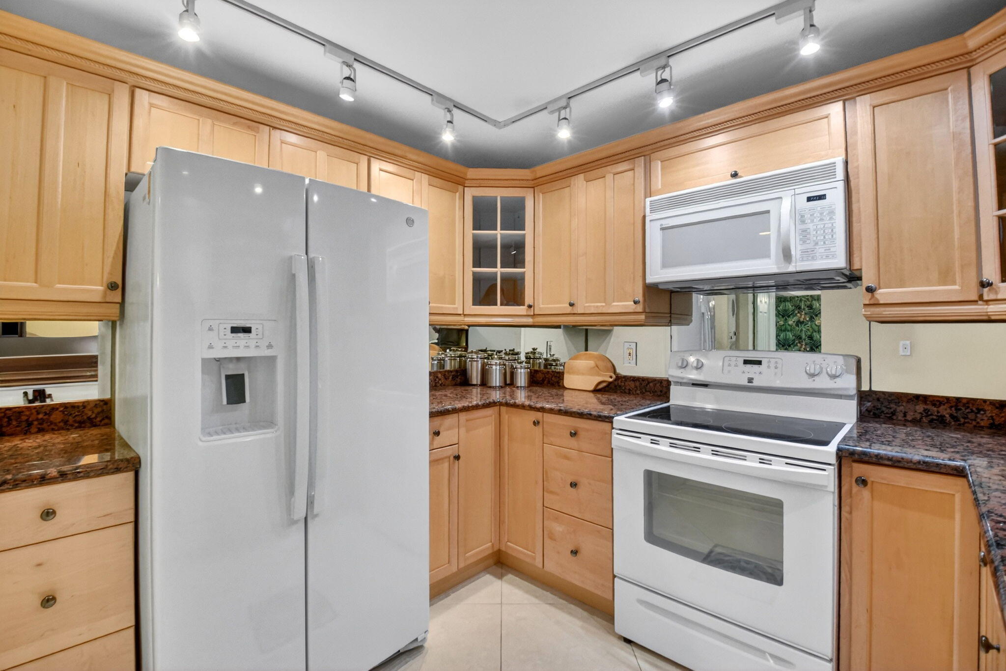 MAYFAIR HOUSE CONDO - Residential