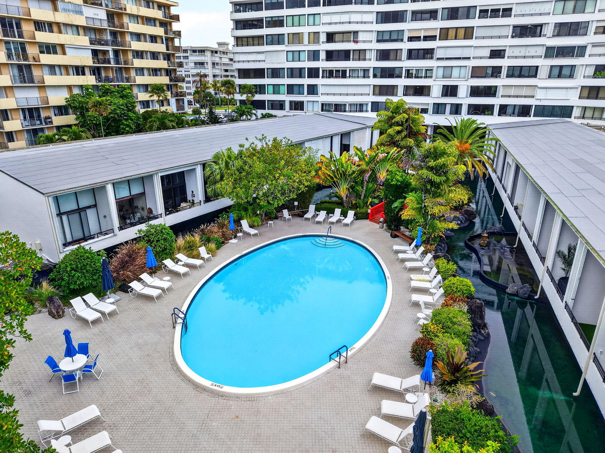 MAYFAIR HOUSE CONDO - Residential