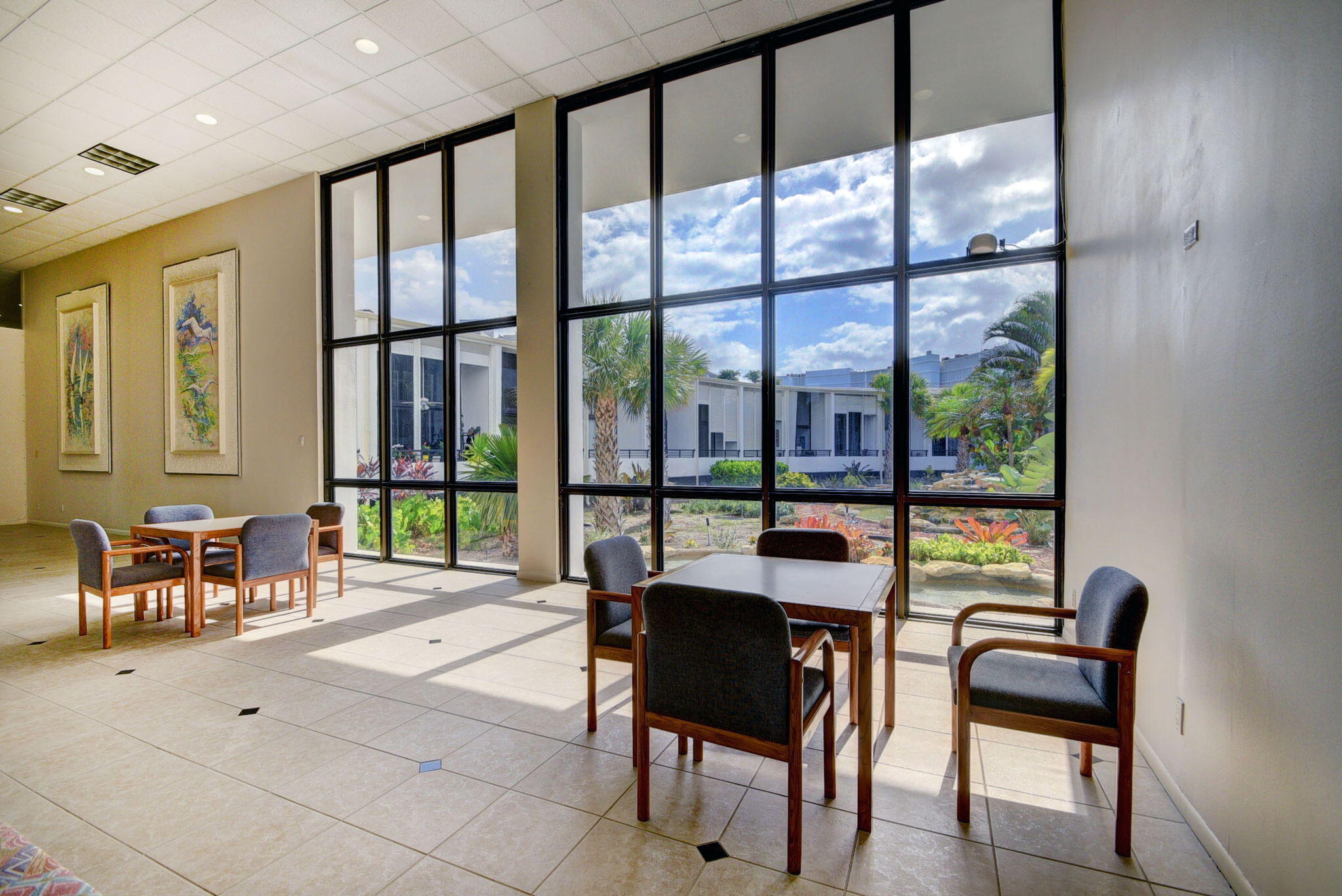 MAYFAIR HOUSE CONDO - Residential