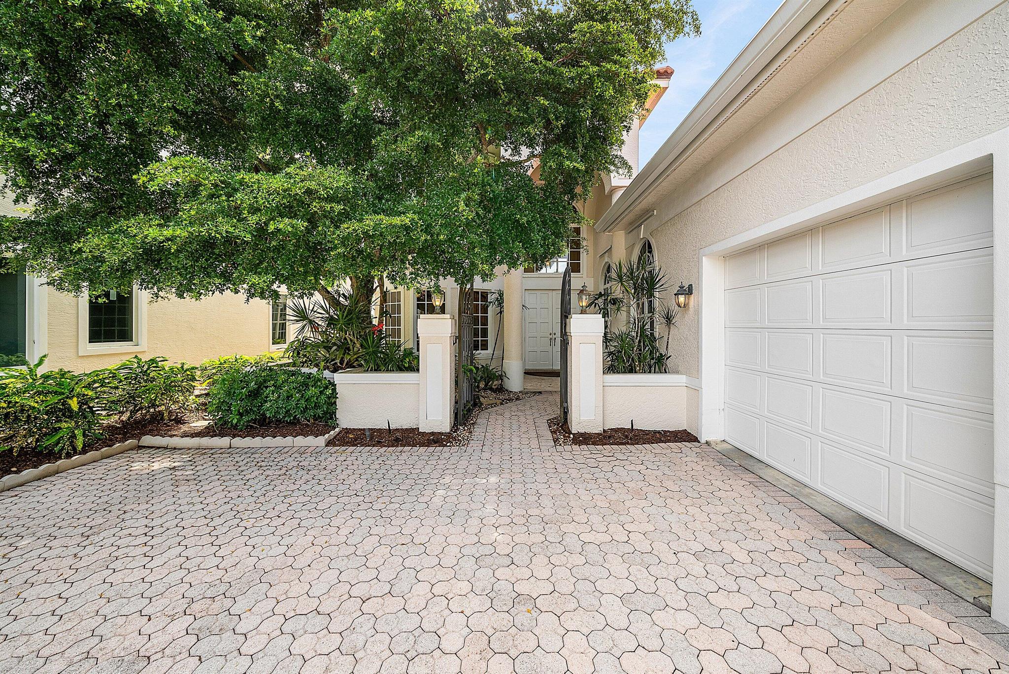 SAILFISH POINT - Residential