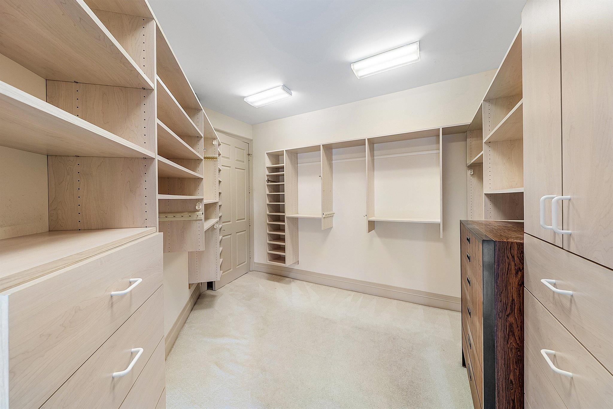 SAILFISH POINT - Residential