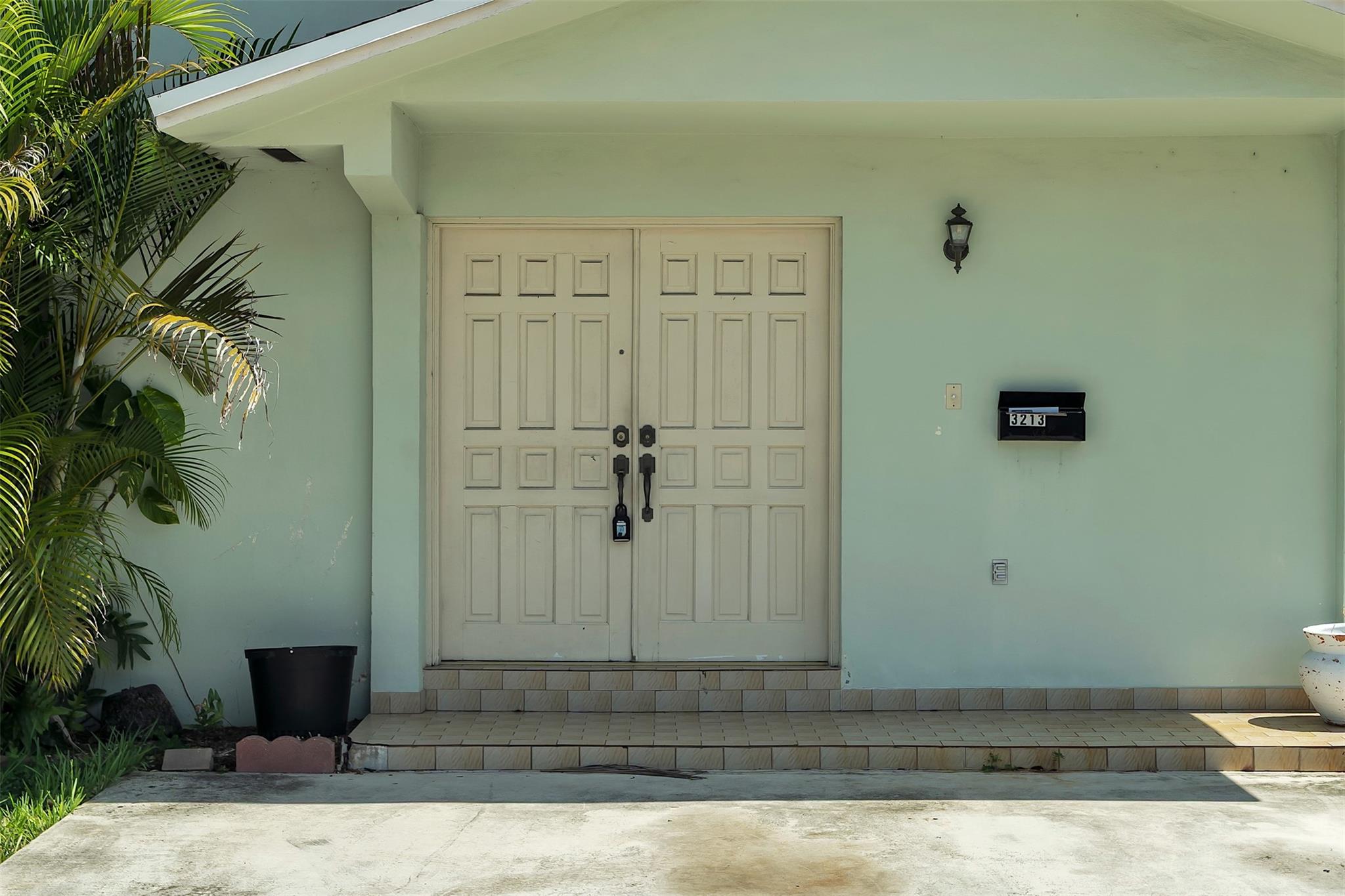 3211-3213 SW 26th St