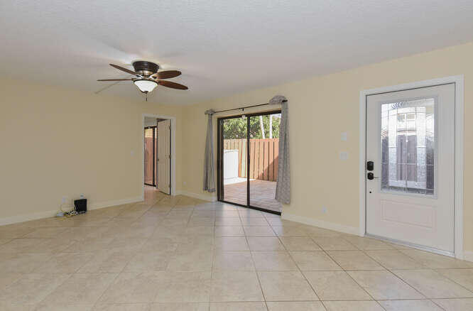 ATLANTIS ATRIUMS - Residential Lease