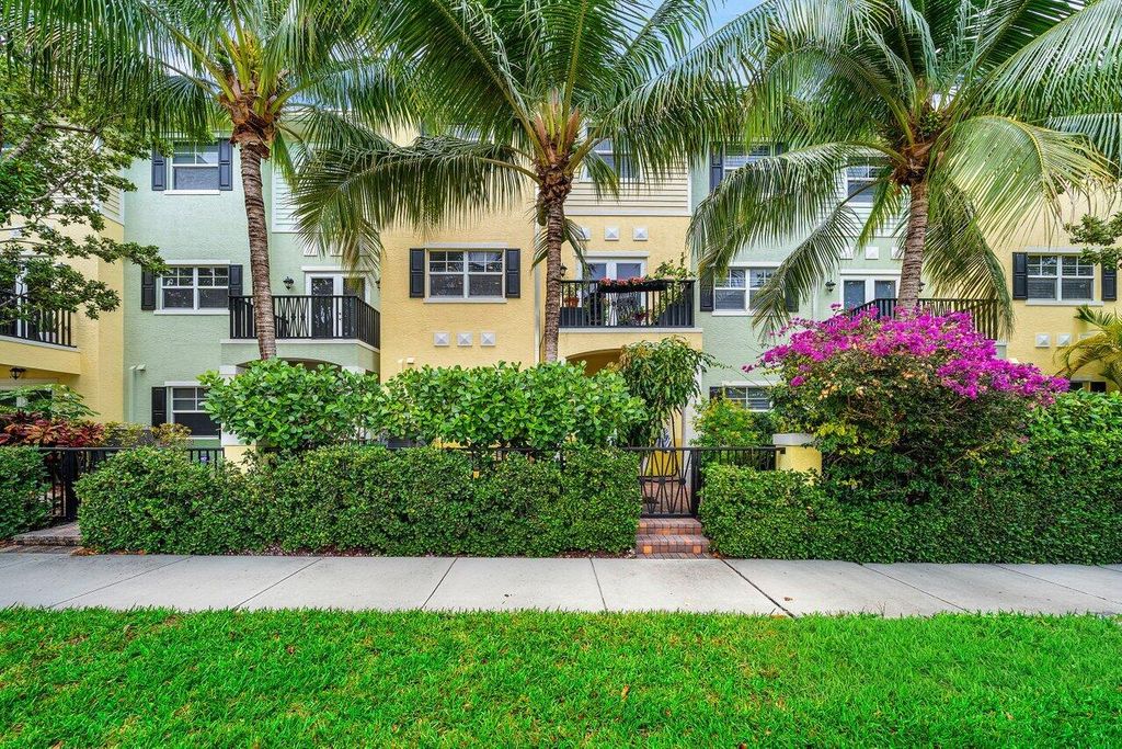Photo of 236 S Latitude Circle, Delray Beach, FL 33483 (MLS # B26034704)