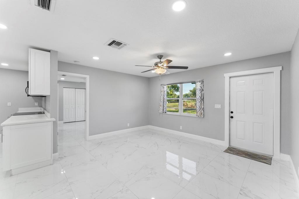 LOXAHATCHEE GROVES - Residential Lease