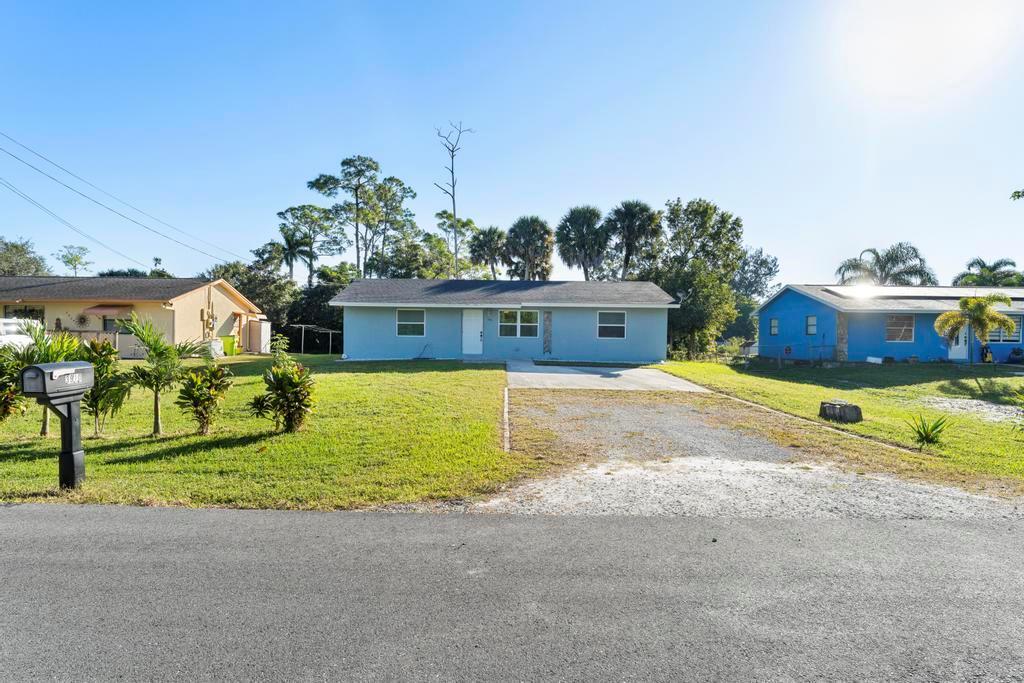 LOXAHATCHEE GROVES - Residential Lease