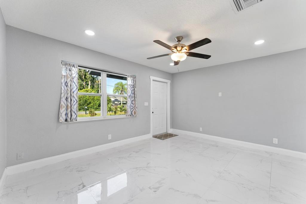 LOXAHATCHEE GROVES - Residential Lease