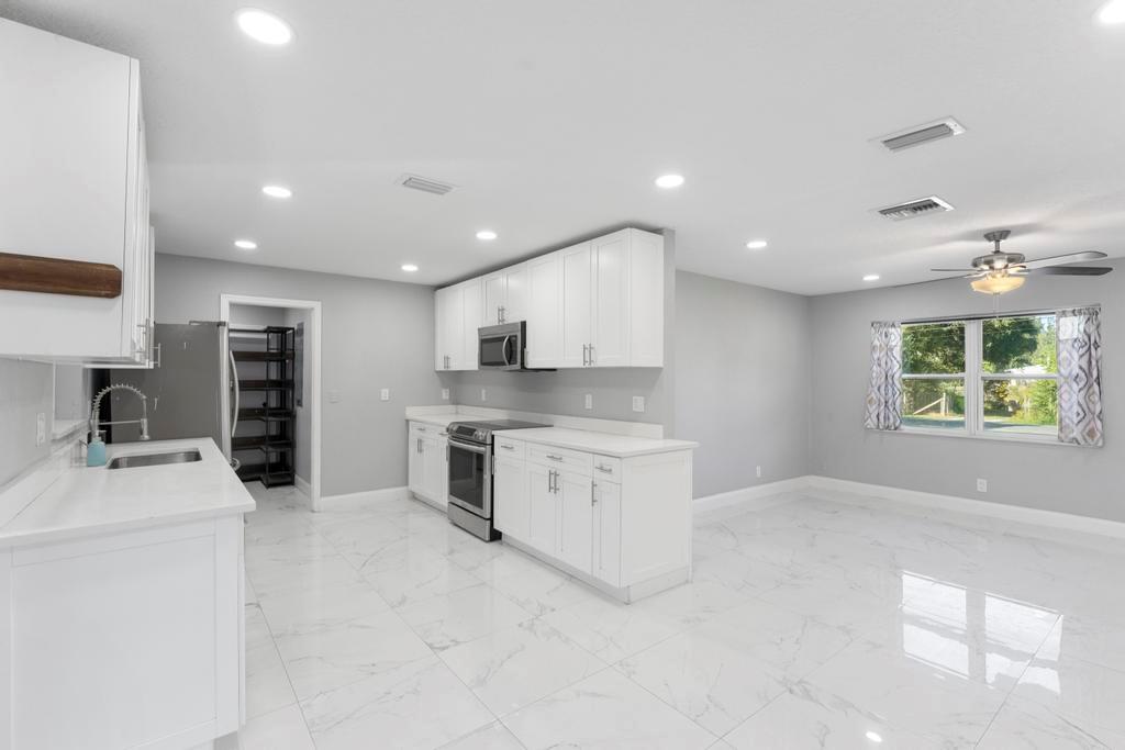 LOXAHATCHEE GROVES - Residential Lease