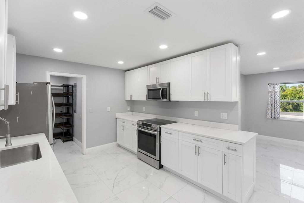 LOXAHATCHEE GROVES - Residential Lease