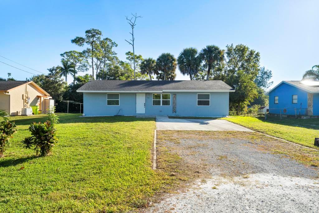 LOXAHATCHEE GROVES - Residential Lease