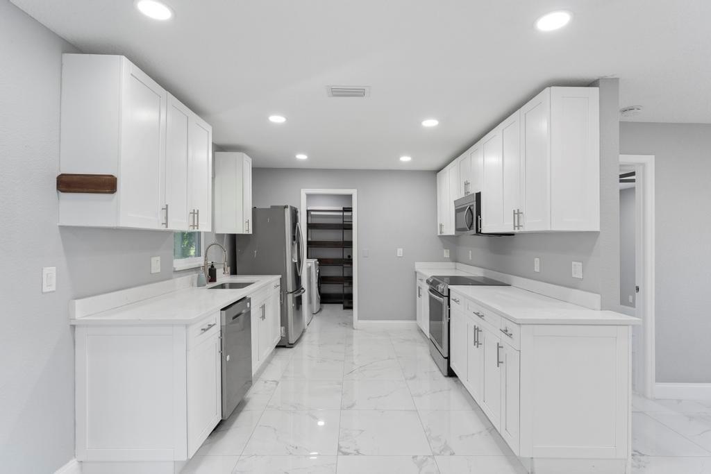 LOXAHATCHEE GROVES - Residential Lease