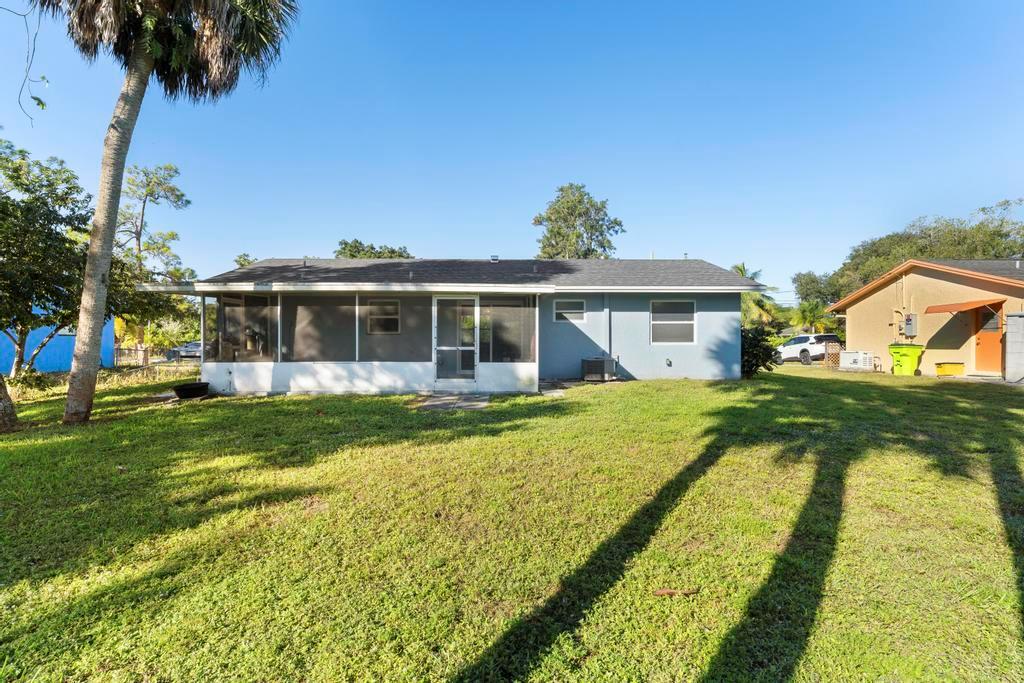 LOXAHATCHEE GROVES - Residential Lease