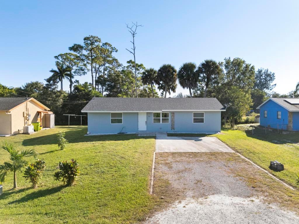 LOXAHATCHEE GROVES - Residential Lease