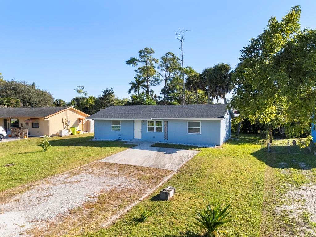 LOXAHATCHEE GROVES - Residential Lease