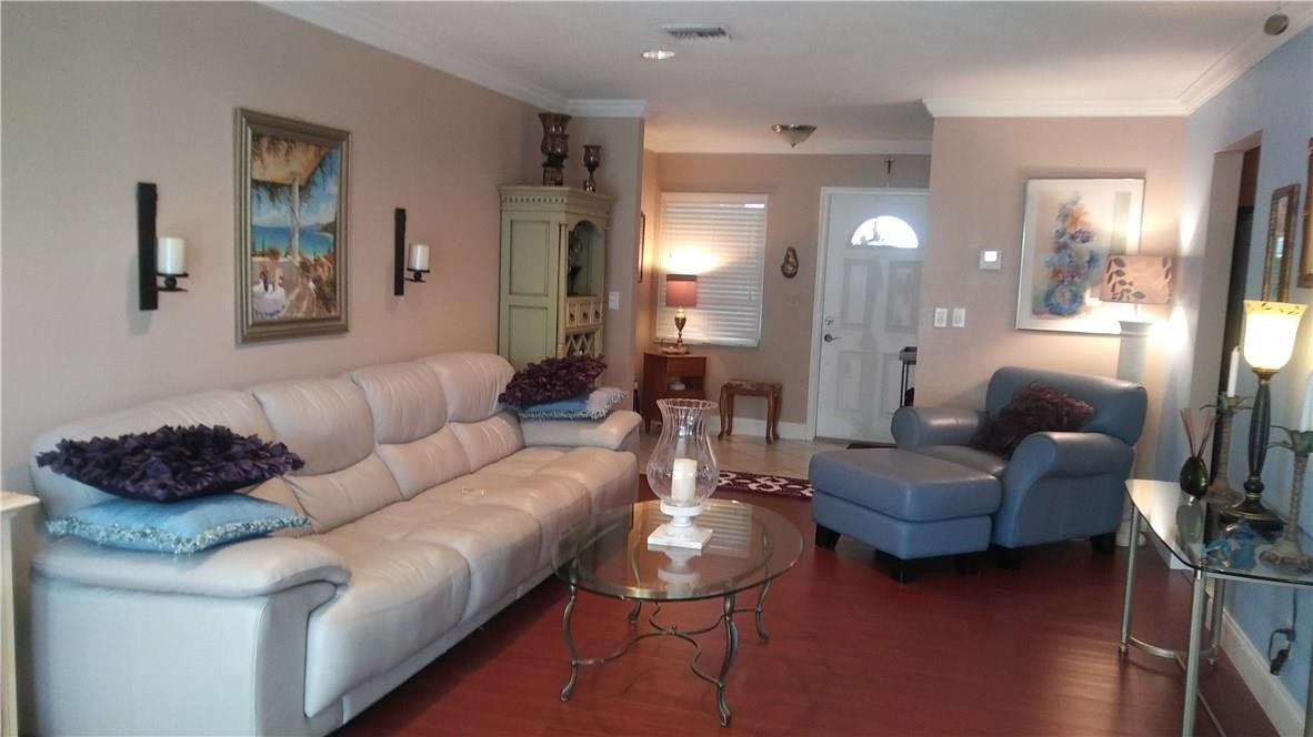 Delray Villas 01 - Residential
