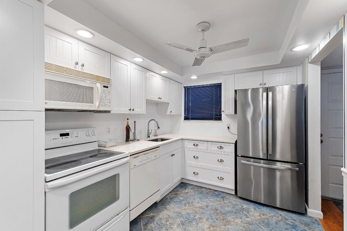 3186 Via Poinciana 111