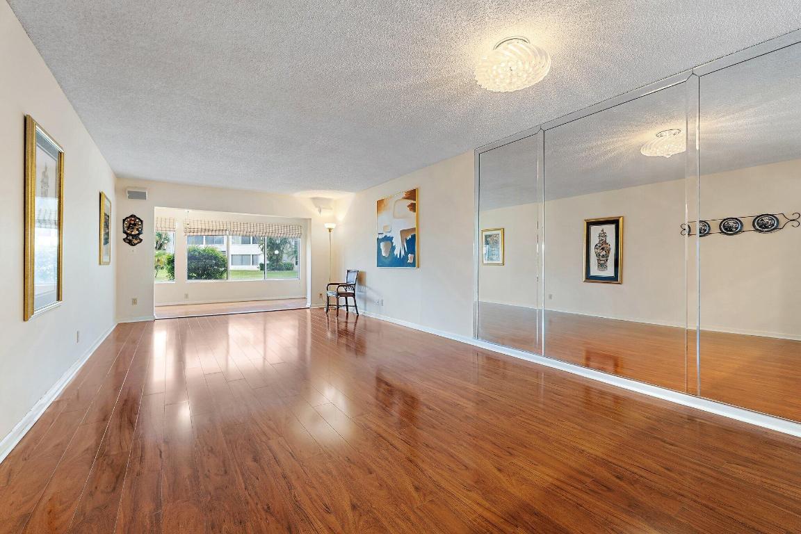 3186 Via Poinciana 111