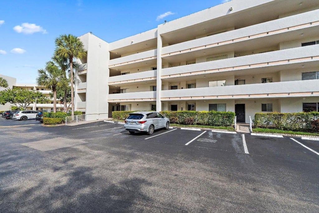 Photo of 3186 Via Poinciana #111, Lake Worth, FL 33467 (MLS # R11152048)