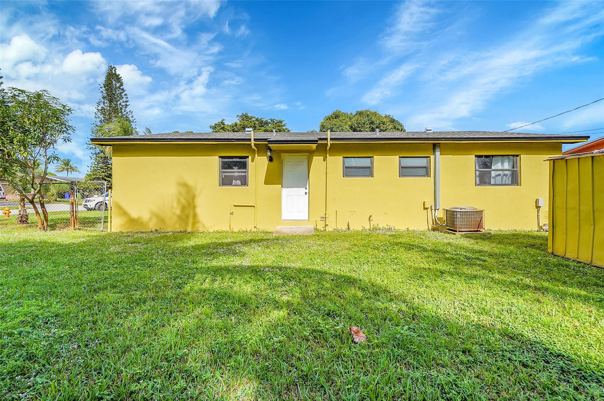 ROYAL PALMS PARK - Residential