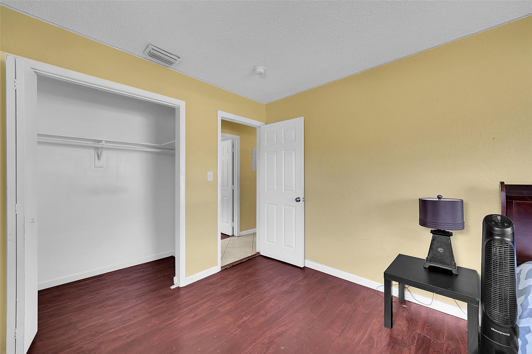 ROYAL PALMS PARK - Residential