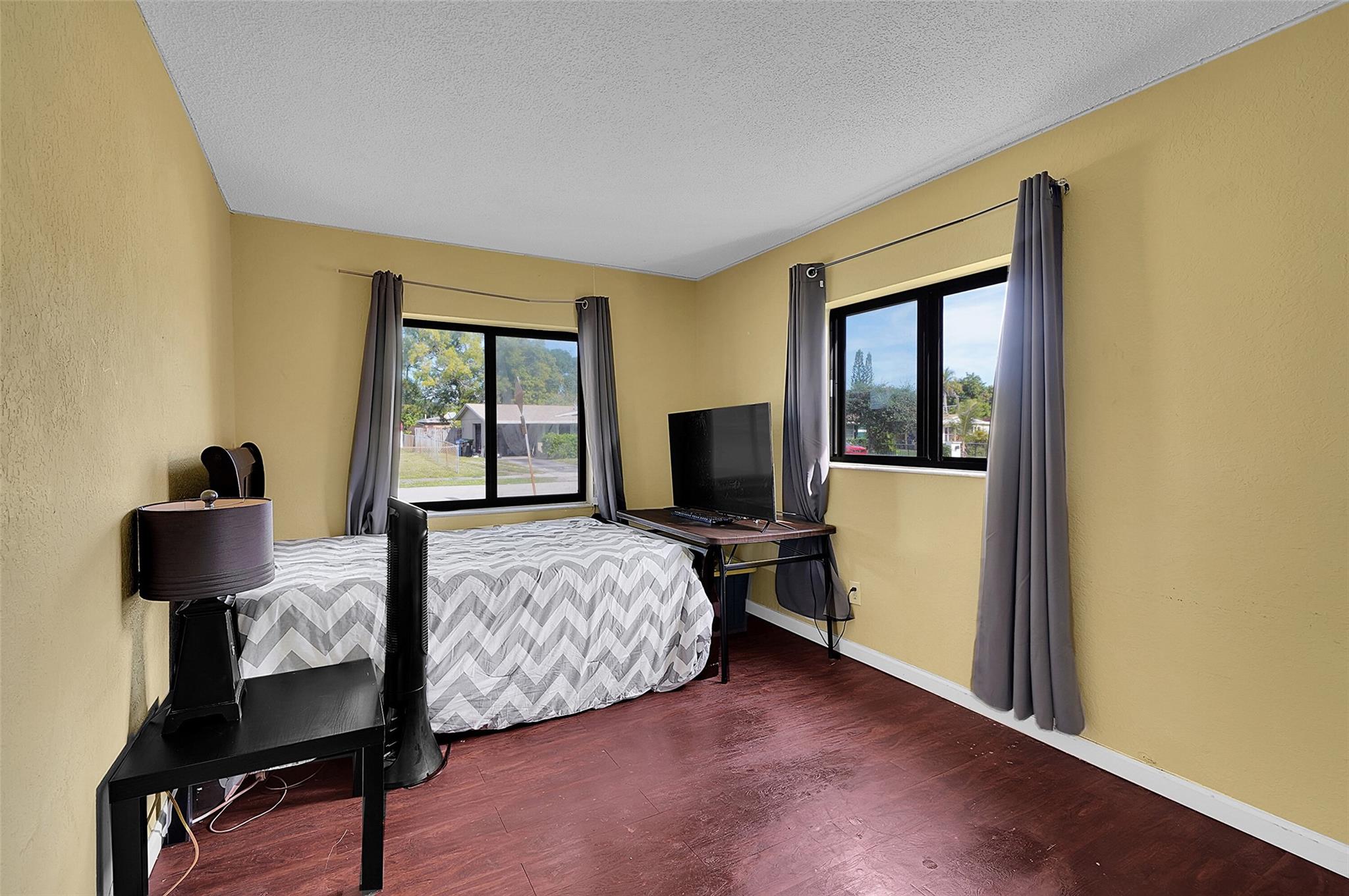 ROYAL PALMS PARK - Residential