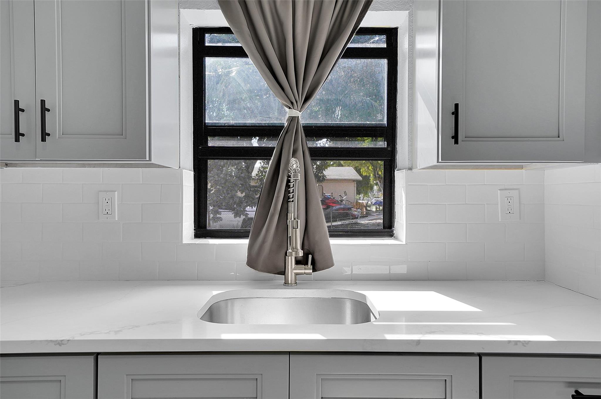 ROYAL PALMS PARK - Residential