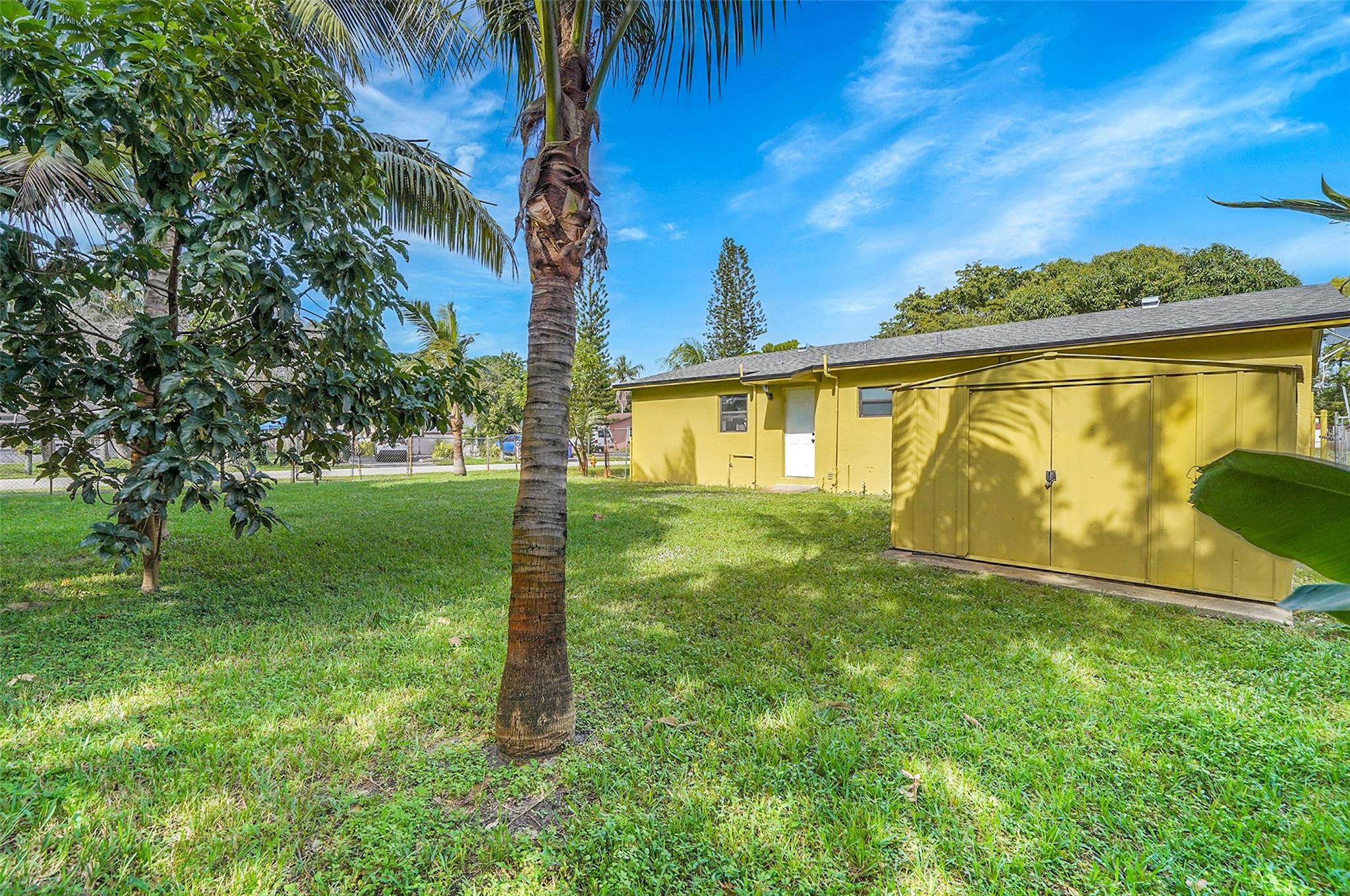 ROYAL PALMS PARK - Residential