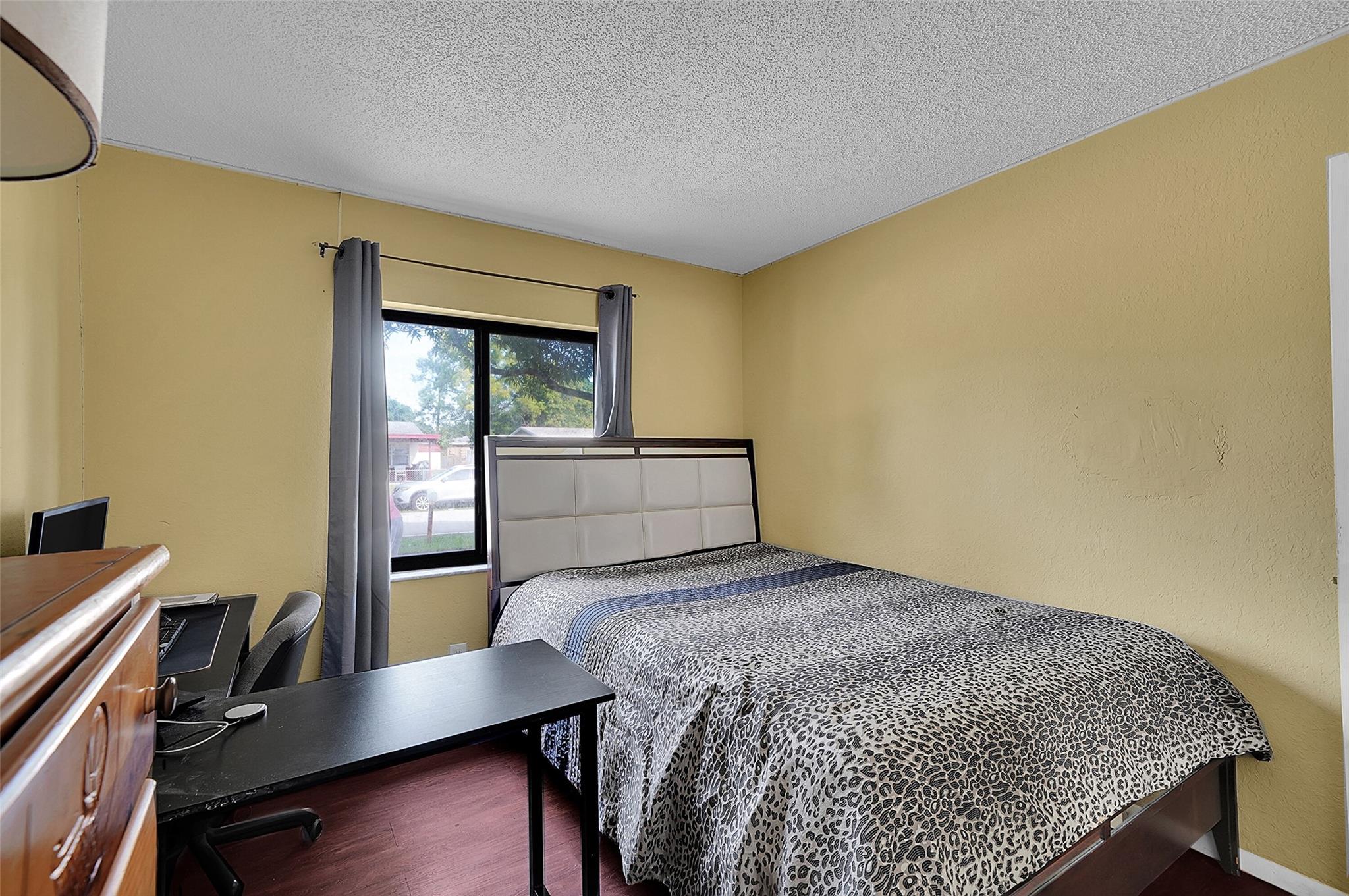 ROYAL PALMS PARK - Residential