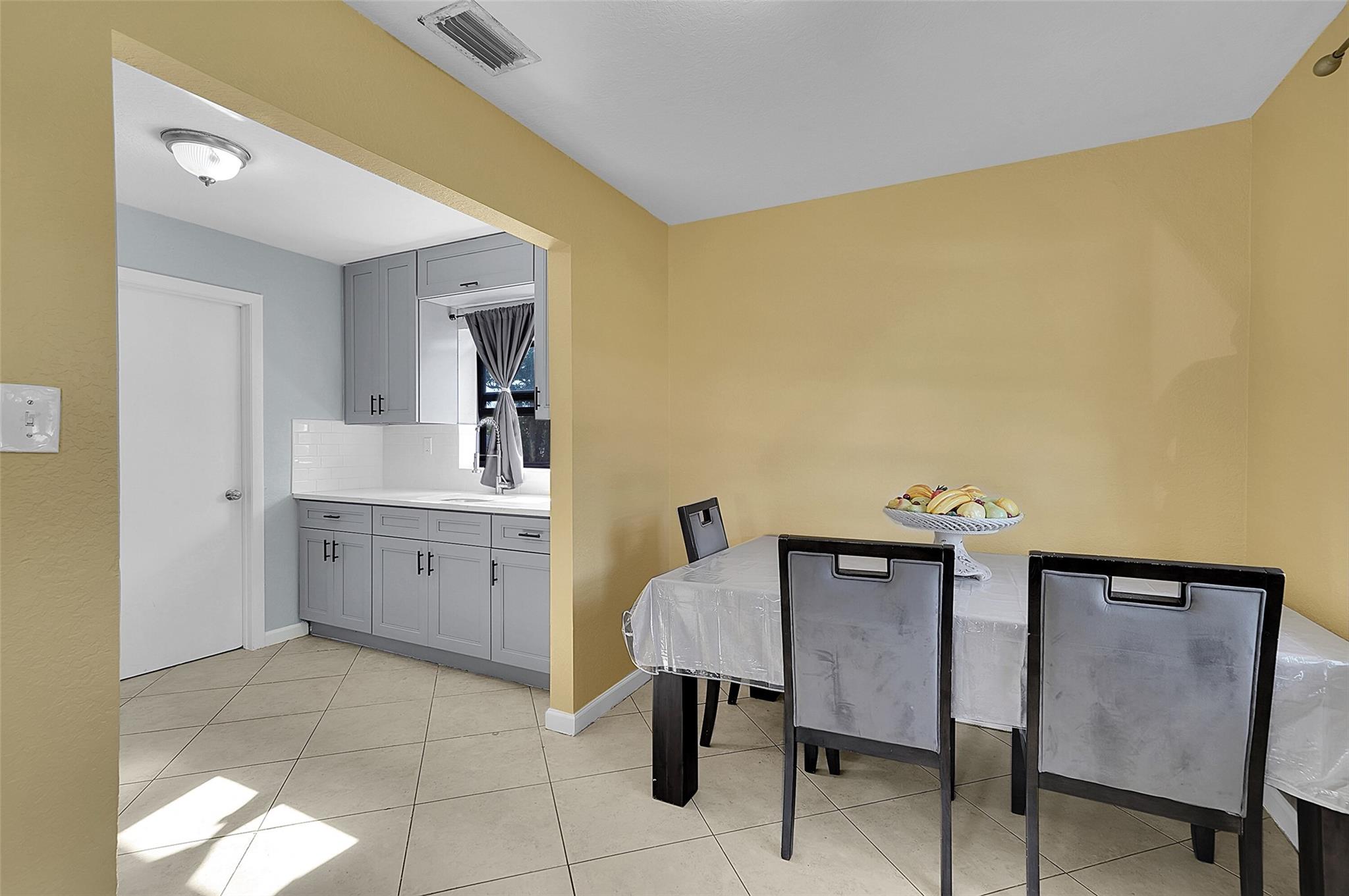 ROYAL PALMS PARK - Residential